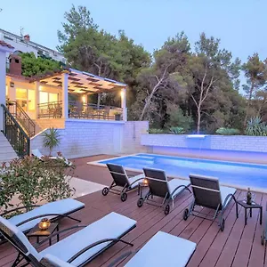 https://villa-fani-trogir.splithotels.org